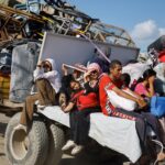 Displaced Palestinians, fleeing northern Gaza due to an Israeli military operation, move southward, using a vehicle packed with personal belongings, after Israeli forces ordered residents of Gaza City to evacuate to the south, in the central Gaza Strip, September 21, 2025. REUTERS/Mahmoud Issa